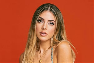 Biografía de Corina Smith