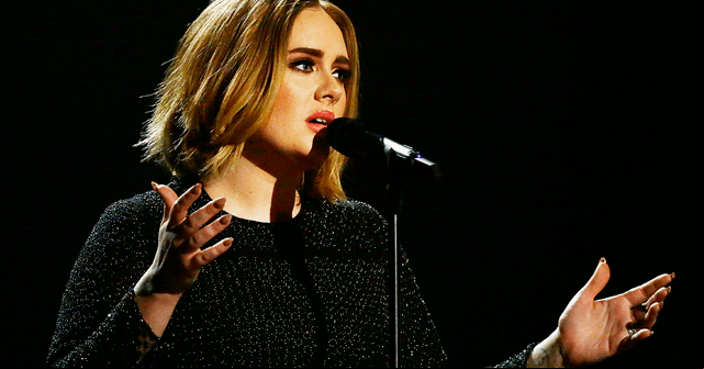 Adele se queda sin sonido y termina cantando a capella [VIDEO]