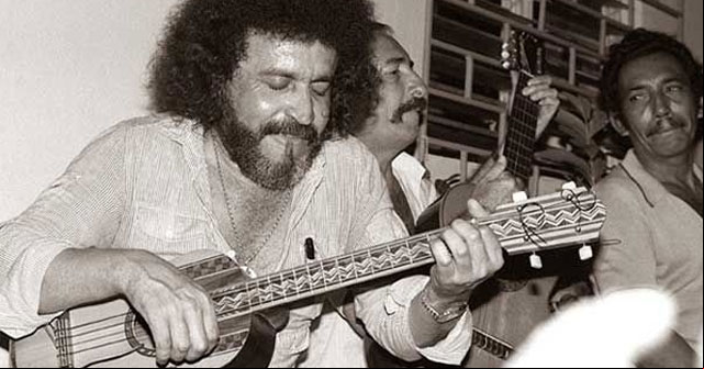 Ali Primera junto a Emiro Delfín Ali en la parte de la producción musical junto a Emiro Delfín.