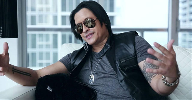 Elvis Crespo experimenta en el trap y zumba