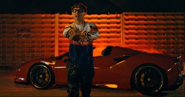 Joonti llega con buena música en un <em>“Ferrari”</em>
