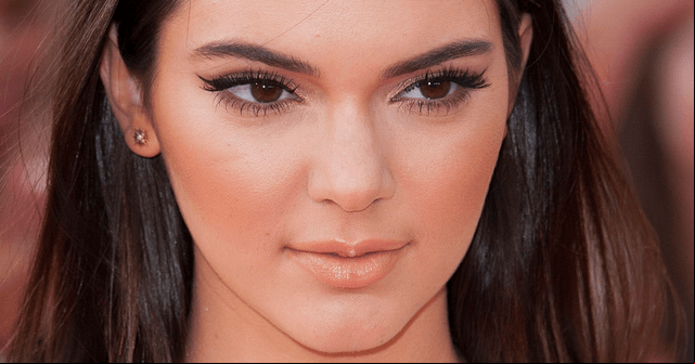 Kendall Jenner enciende el Instagram posando semidesnuda  [FOTO]