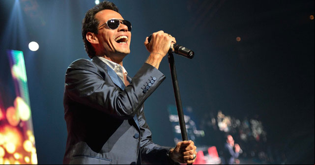 Marc Anthony compartió fotografías besándose con varios hombres y una mujer (+FOTOS)