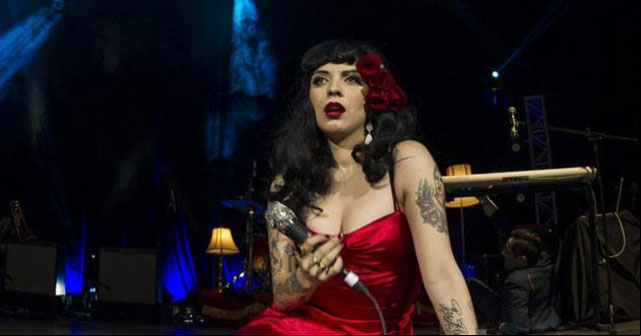 Mon Laferte se despide de los escenarios