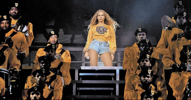 Beyoncé durante su presentación en Coachella