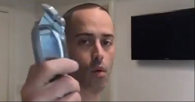 Yandel muestra sus dotes como barbero en Facebook [VIDEO]